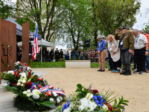 Plzeň slavnostně odhalila nový památník osvoboditelům. Ne všechny potěšil