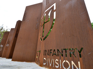 Plzeň slavnostně odhalila nový památník osvoboditelům. Ne všechny potěšil