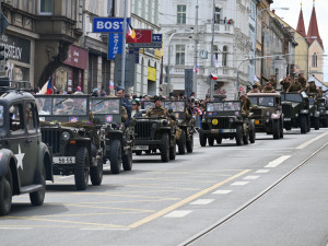FOTO: Více tanků i letadel, Plzeň ožila oblíbeným Konvojem svobody