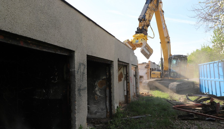 Začala demolice problematických garáží, kde se hromadily problémové existence a nepořádek