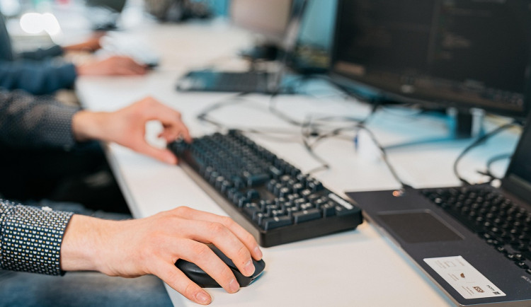 Trendy na trhu práce: Zaměstnanost, nezaměstnanost a ekonomická aktivita