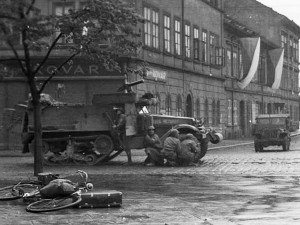 V ulicích Plzně obsazené Němci vypukly boje po příjezdu Američanů 6. května 1945