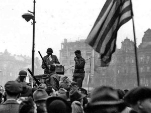 V ulicích Plzně obsazené Němci vypukly boje po příjezdu Američanů 6. května 1945