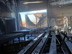 Požár lakovny má druhou oběť, dělník s popáleninami zemřel po týdnu v nemocnici