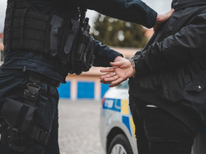 Zloděj zkoušel stále dokola jeden trik a nikdy neuspěl. Nakonec skončil ve vazbě