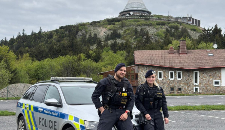 Všímavá policejní kráska a její parťák pomohli rozplést sérii vloupání v Liberci
