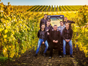 Město Touškov zve na vinařské odpoledne s cimbálem a degustací