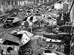Na obnově Škodovky zničené náletem z 25. dubna 1945 se začalo pracovat hned po osvobození