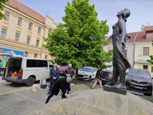 Opravený pomník obětem nacismu v sobě nese schránku pro budoucí generace