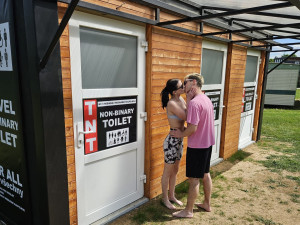 Nové nebinární toalety za půl milionu korun zřídil pro své klienty oblíbený kemp