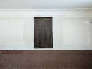 Nadšenci mapují pamětní desky na českých nádražích, zaměřují se na padlé železničáře