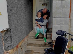 Honzík zázrakem přežil syndrom náhlého úmrtí, pořád se ale potýká s následky