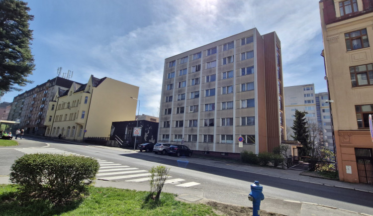 Zastupitelstvo v Jablonci bude znovu jednat o koupi ubytovny Neptun