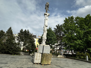 Sochy jsou opět po roce v ulicích. Čeká se na to, jak je letos lidé přijmou