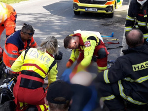 BMW se několikrát převrátilo přes střechu, jeho řidič na místě zahynul