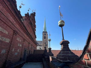 Plzeň nabízí tematické prohlídky města, nově může veřejnost i na střechu radnice