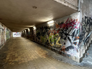 Podchod hrůzy pod Rokycanskou třídou zmizí. Ulici překlene lávka dlouhá 116 metrů