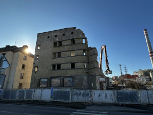 Demolice komplexu budov