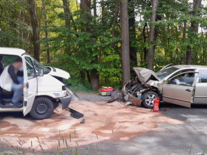 Šest zraněných po nehodě osobáku a dodávky, na místě přistával vrtulník
