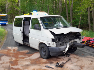 Šest zraněných po nehodě osobáku a dodávky, na místě přistával vrtulník