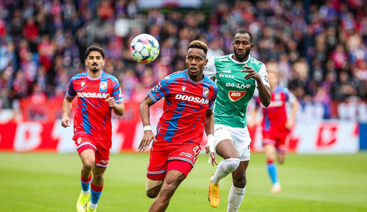 Druhé místo ve fotbalové lize slaví Plzeň, posledním účastníkem pohárů je Sparta