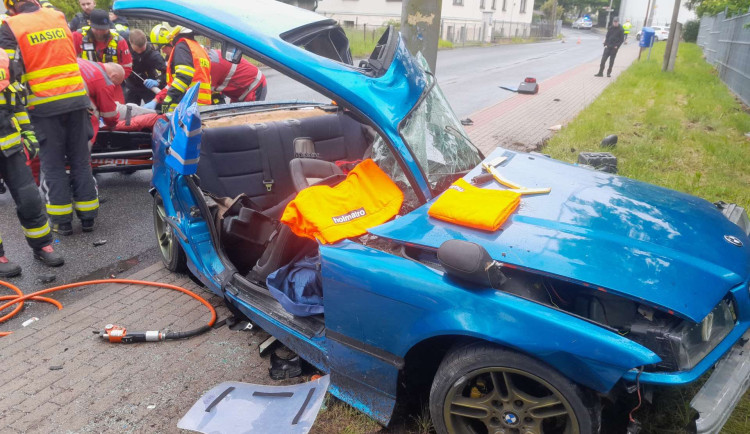 Těžkou nehodu ve Vesci nahlásil na tísňovou linku chytrý telefon