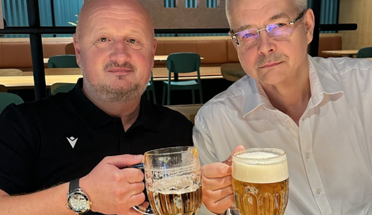 Český fotbal volí nového šéfa. Duch Berbra ale pořád sedí v lóži