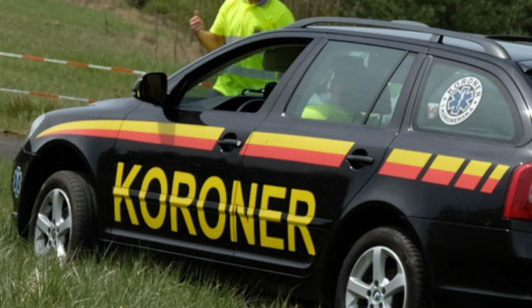 Koronerka prohlásila ženu za mrtvou, nebožka ale v rakvi ožila