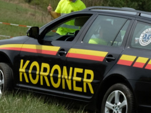 Koronerka prohlásila ženu za mrtvou, nebožka ale v rakvi ožila