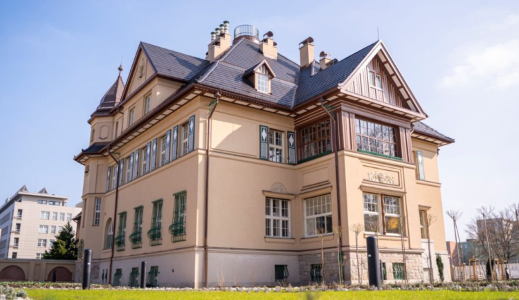 Hlasujte pro stavbu Moravskoslezského kraje. Soutěží Vila Grossmann i nemocnice