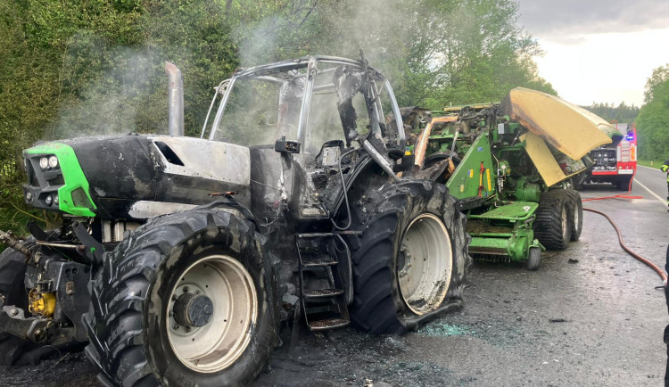 U obce Šebanov shořel traktor, škoda přesáhla tři miliony
