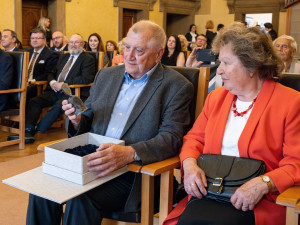 Karel Sedláček byl v srpnu 1968 hlasem svobodného vysílání. Teď převzal prestižní cenu