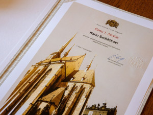 Karel Sedláček byl v srpnu 1968 hlasem svobodného vysílání. Ted převezal prestižní cenu