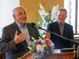 Karel Sedláček byl v srpnu 1968 hlasem svobodného vysílání. Ted převezal prestižní cenu