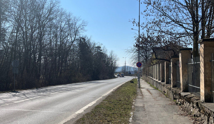 V tomto místě by si lidé rádi přáli nový přechod