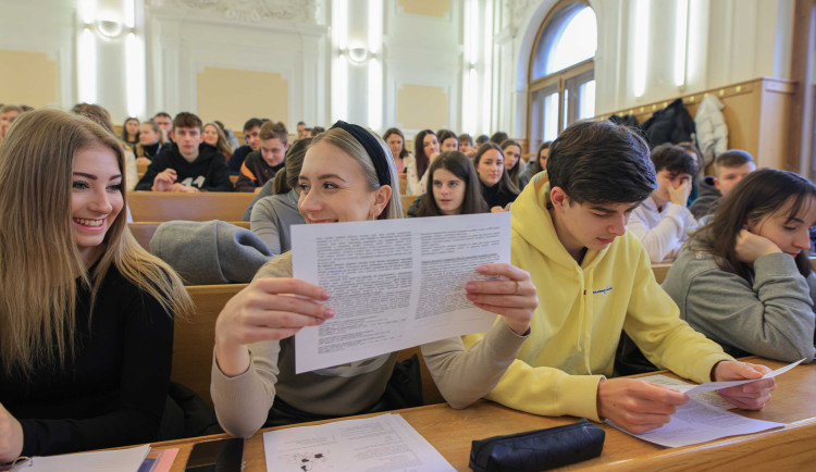 Uchazeči o studium na ZČU poslali 15 237 přihlášek. To je o 13 procent víc než loni