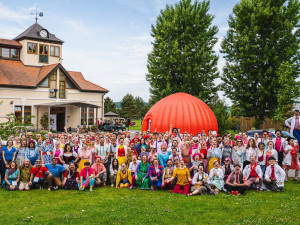 Stovka zdravotních klaunů z 11 zemí světa se vzdělává na velkém setkání profesionálů