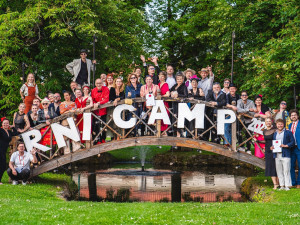 Stovka zdravotních klaunů z 11 zemí světa se vzdělává na velkém setkání profesionálů