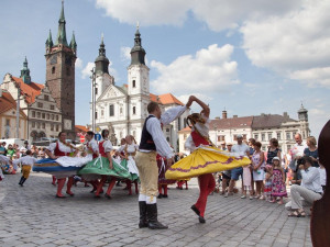 Klatovská pouť přivede do města folklor, hudbu i kolotoče