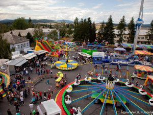 Klatovská pouť přivede do města folklor, hudbu i kolotoče