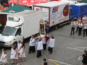 Klatovská pouť přivede do města folklor, hudbu i kolotoče
