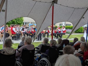 Česká klasika i exotické rytmy, takové byly Zahradní slavnosti ve Čtyřlístku