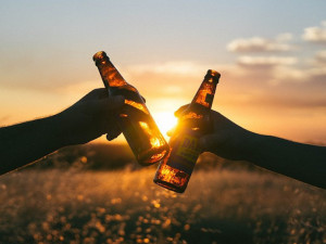 Plzeňský kraj čeká krásný víkend, teploty přesáhnou tropickou třicítku. V neděli se však mohou objevit i bouřky