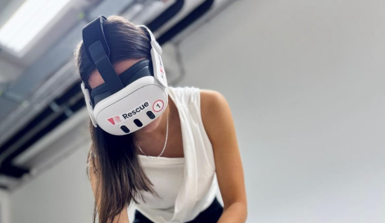 Jak zachránit lidský život? Unikátní školení v Plzni pro tisíc lidí využije virtuální realitu a umělou inteligenci