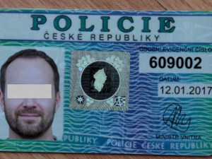Znají celé vaše jméno a mávají policejním průkazem, podvodníci zkouší další triky