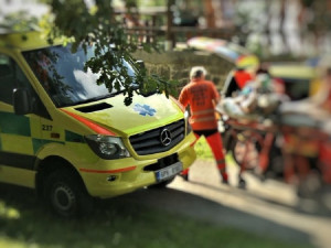 Boj o život školačky, vypila alkohol od zatím neznámé osoby a zkolabovala