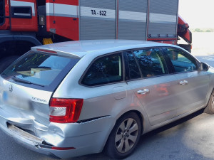 Tři lidé se zranili při hromadné nehodě pěti automobilů na frekventované silnici I/20