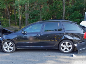 Tři lidé se zranili při hromadné nehodě pěti automobilů na frekventované silnici I/20