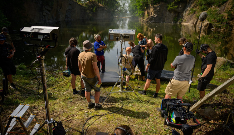 Lom ve Štěnovicích si zahraje v nové české fantasy komedii Máta a táta jsou boží