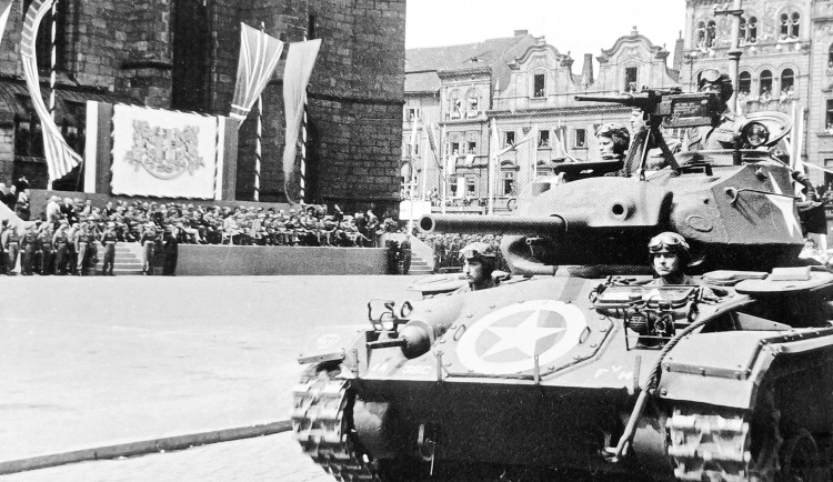 Největší americkou vojenskou přehlídku v osvobozené Evropě zažila Plzeň před 80 lety